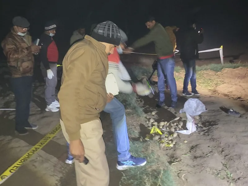 मुरादाबाद : पुलिस के सामने अहम सवाल, आलू के खेत में कहां से आए देसी हथगोले...जानिए क्या बोले ग्रामीण?
