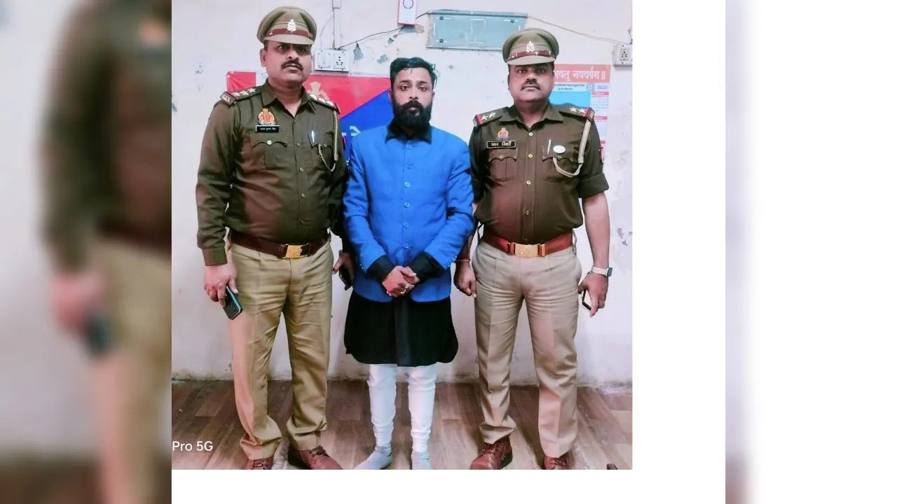 कानपुर में अवनीश दीक्षित गिरोह का सदस्य पत्रकार रमन गुप्ता गिरफ्तार: क्रिस्टल पार्किंग मामले में पुलिस ने 25 हजार का इनाम किया था घोषित