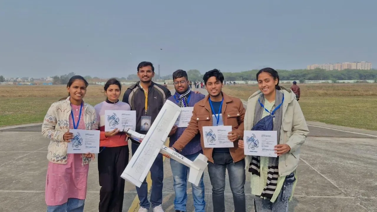 पुनर्वास विश्वविद्यालय के विद्यार्थियों ने उड़ाया मानव रहित विमान, कानपुर IIT में वायुगतिकी कार्यक्रम में किया परीक्षण