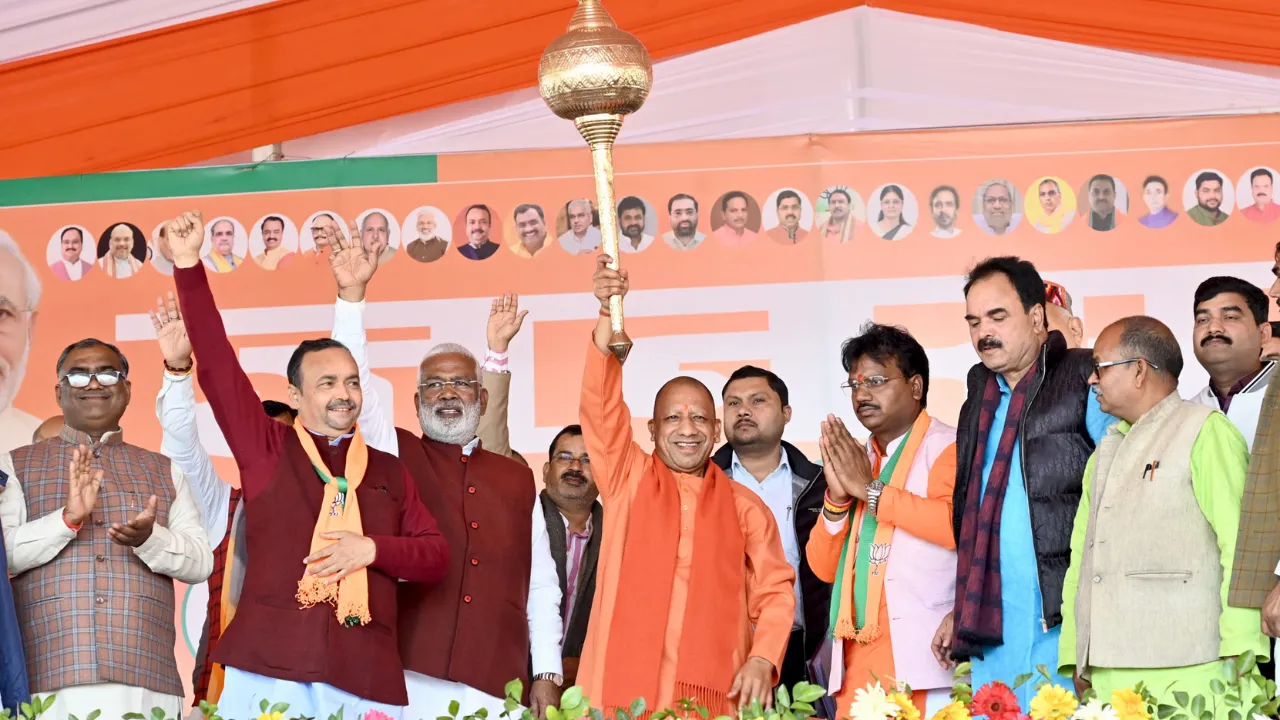 Milkipur by-election: सीएम योगी का परिवारवाद पर करारा 'प्रहार', जीत के लिए एड़ी-चोटी का जोर लगा रही भाजपा