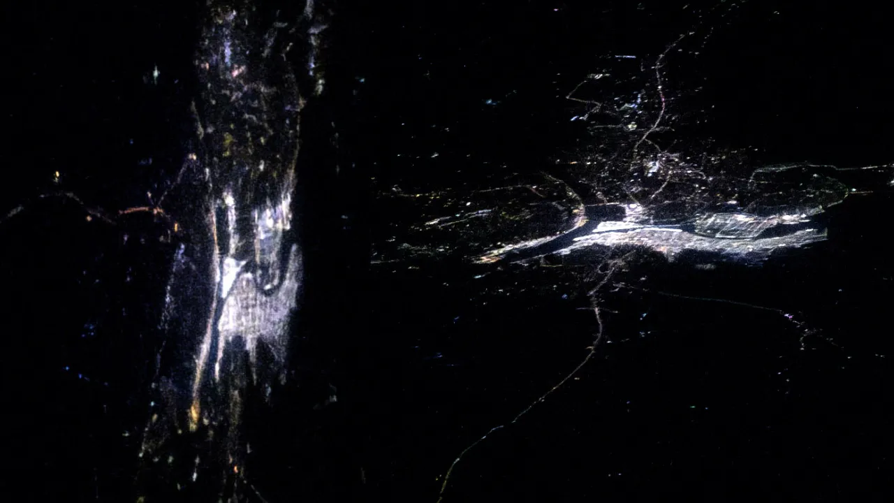 अंतरिक्ष से तारों सी चमकती दिखी महाकुंभ नगरी, सामने आई मनमोहक तस्वीरें 