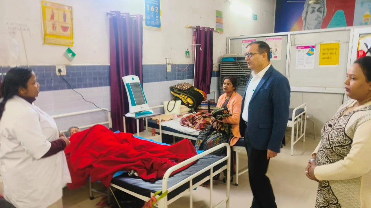 CHC में अब 24 घंटे मिलेंगी स्वास्थ्य सेवाएं, मुख्य चिकित्सा अधिकारी ने किया निरीक्षण