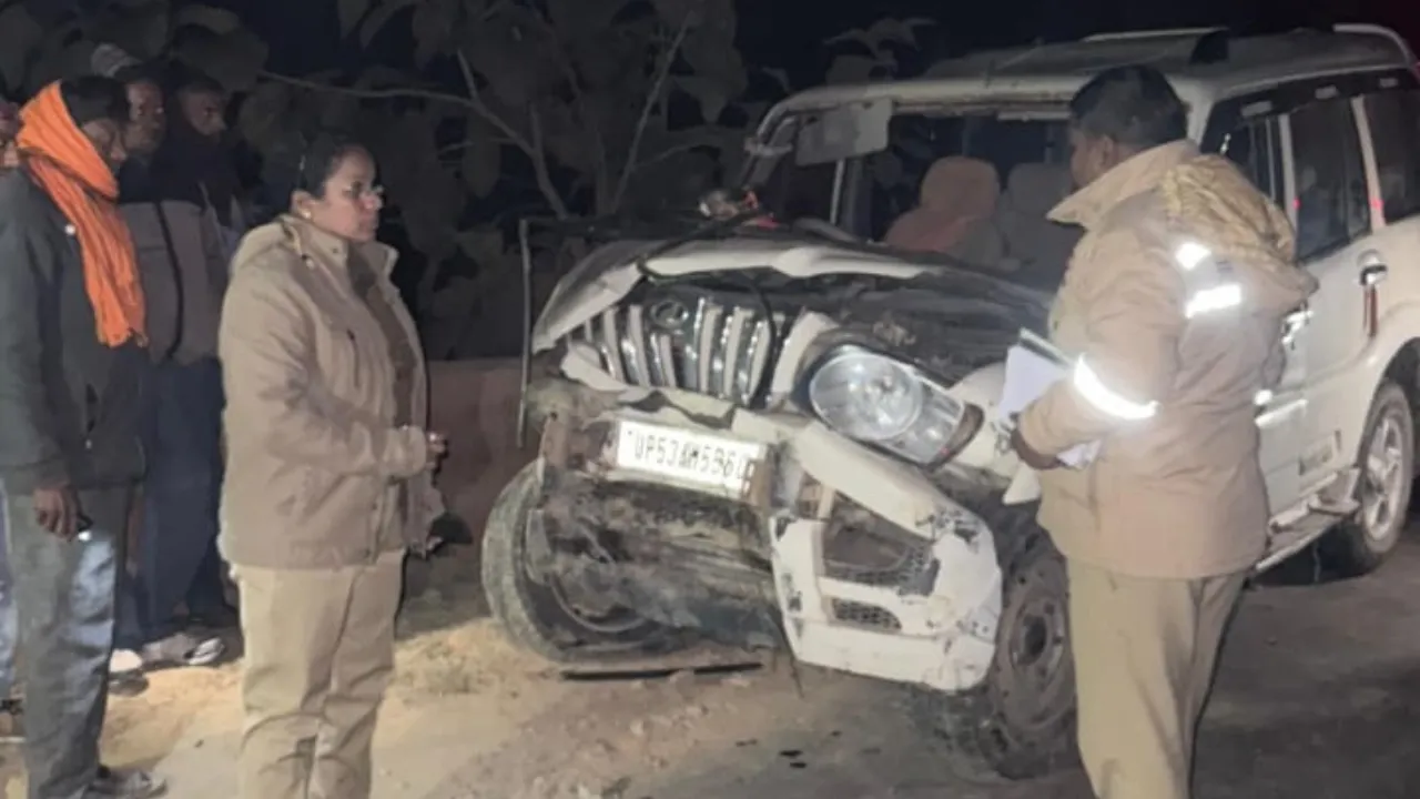 गोंडाः ट्रैक्टर-ट्राली से टकराई स्कॉर्पियो, तीन की हालत‌ गंभीर