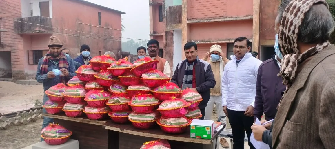 बहराइच: बीडीओ, ब्लॉक प्रमुख प्रतिनिधि और ग्राम प्रधानों ने 75 मरीजों को लिया गोद