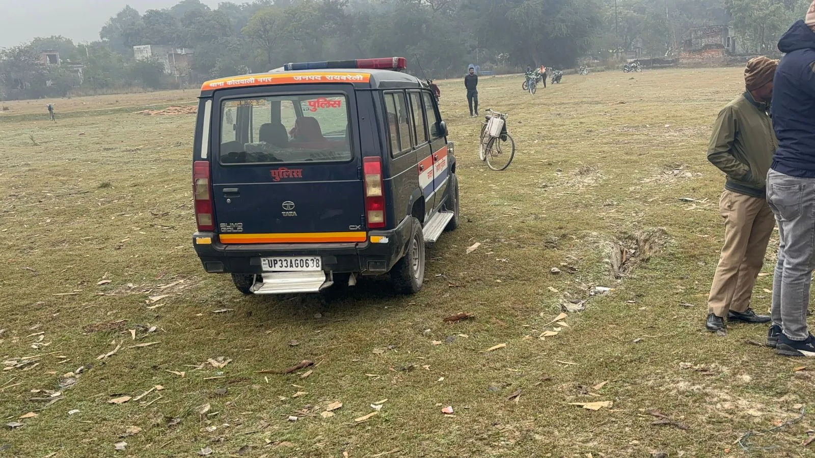 रायबरेली: पुलिस चौकी के पास पेड़ से लटकता मिला शव, नहीं हो सकी शिनाख्त