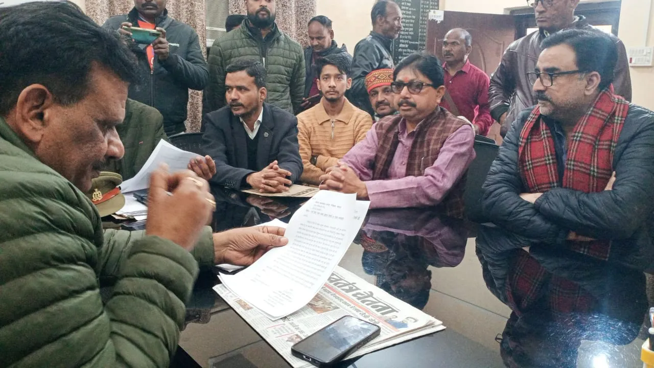 अयोध्या: मुलायम सिंह यादव को लेकर महंत राजू दास की अभद्र टिप्पणी पर भड़की सपा, चेतावनी के साथ दी तहरीर 