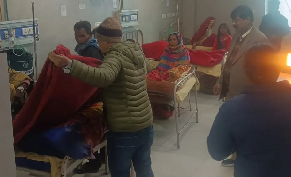 लखीमपुर खीरी: जिला अस्पताल में भर्ती मरीज ओढ़े मिला फटा कंबल, बिफरे सीएमएस