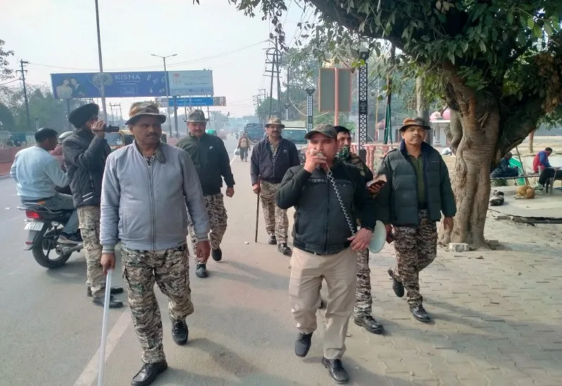 मुरादाबाद : नगर निगम के प्रवर्तन दल ने दिल्ली रोड पर फुटपाथ से हटाया अतिक्रमण, साप्ताहिक बाजार न लगाने की दी चेतावनी