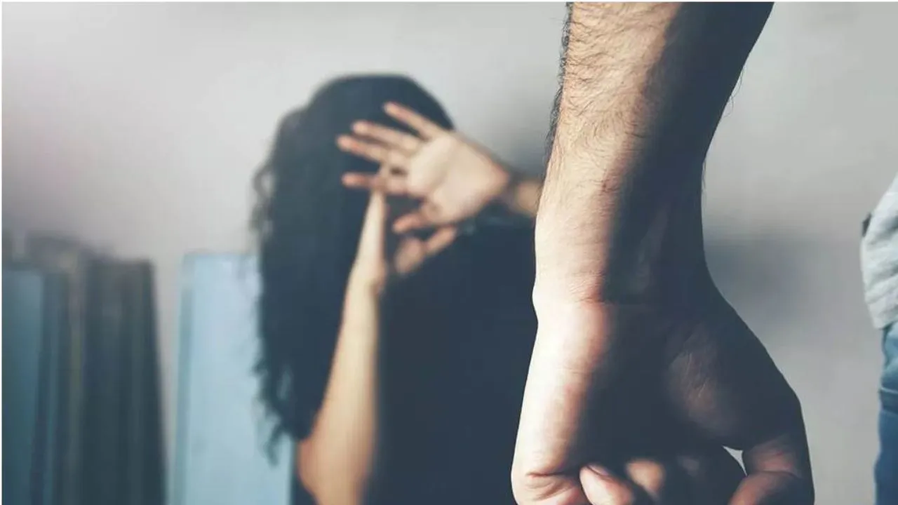 Kanpur: गैर समुदाय के युवक ने युवती का किया अपहरण, बजरंग दल के कार्यकर्ताओं का चौकी में हंगामा  