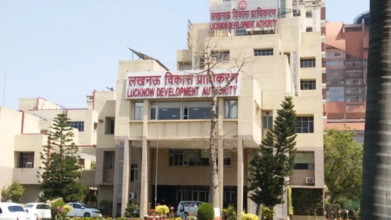 Lucknow News : हाईकोर्ट की फटकार के बाद एलडीए करेगा यह कार्रवाई, 81 बिल्डरों को नोटिस जारी