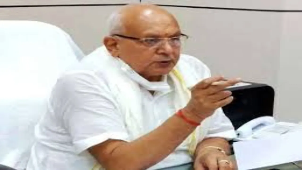 Varanasi News : होटल के बाथरूम में फिसल कर गिरे कृषि मंत्री सूर्य प्रताप शाही, टूट गया पैर