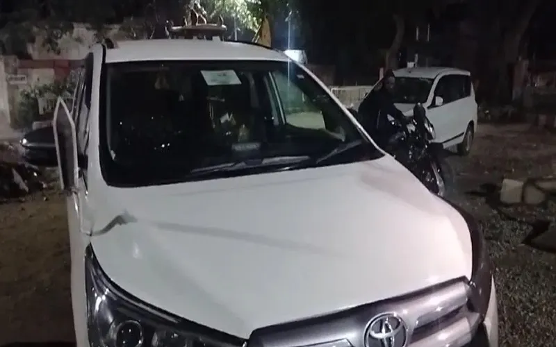 नशे में धुत युवक ने शिक्षा मंत्री गुलाब देवी की गाड़ी पर फेंके पत्थर, आरपीएफ ने आरोपी को हिरासत में लिया 