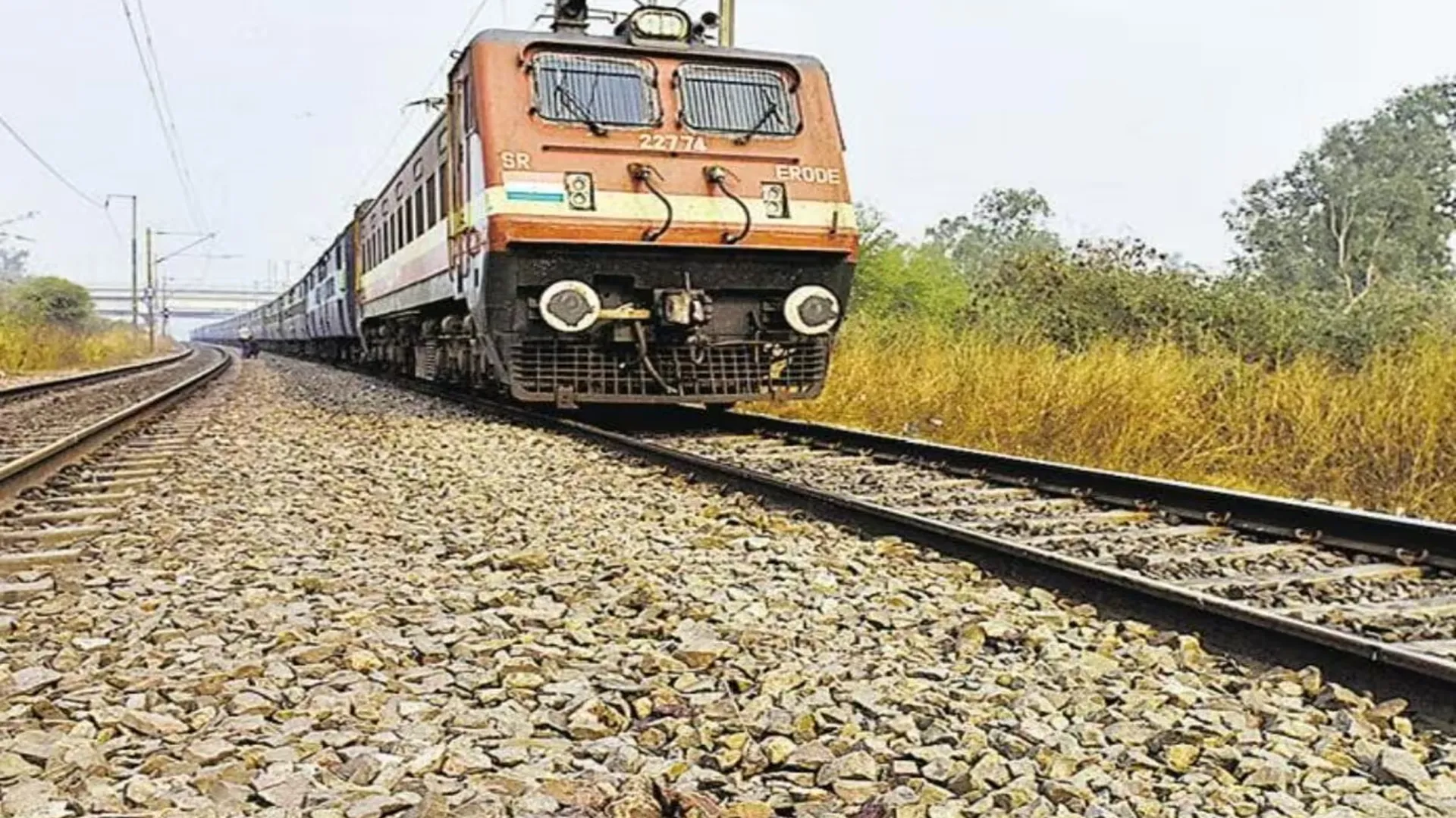 बदायूं: ट्रेन से कटकर युवक की मौत, जमीन विवाद में हत्या का आरोप