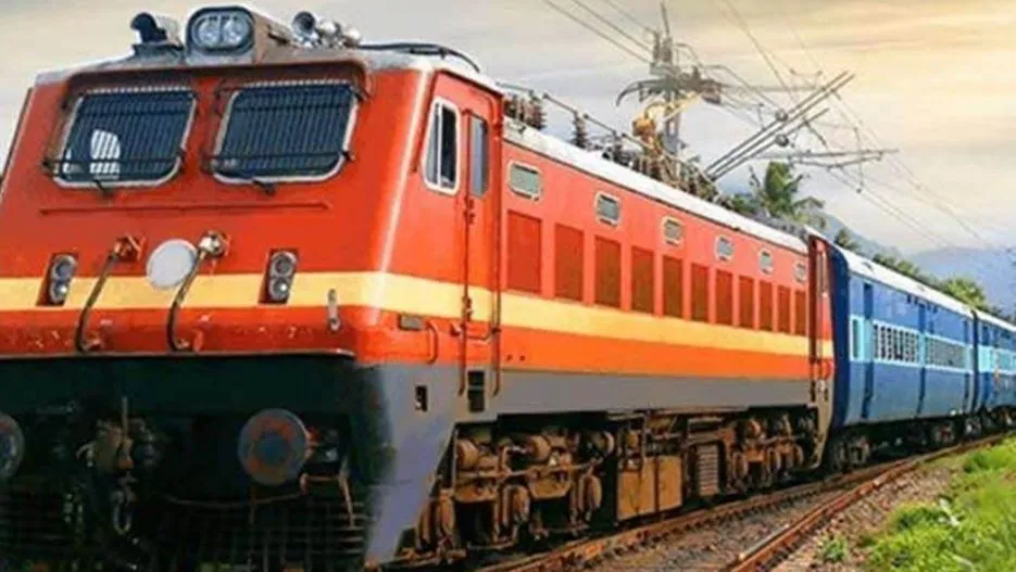 मालगाड़ी के आगे कूदकर महिला और उसकी दो संतानों ने की आत्महत्या 