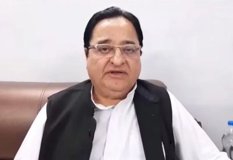 मुरादाबाद : सनातन बोर्ड बने पर वक्फ बोर्ड का भी अस्तित्व रहना चाहिए, डॉ. एसटी हसन ने जमीन हड़पने की जताई आशंका