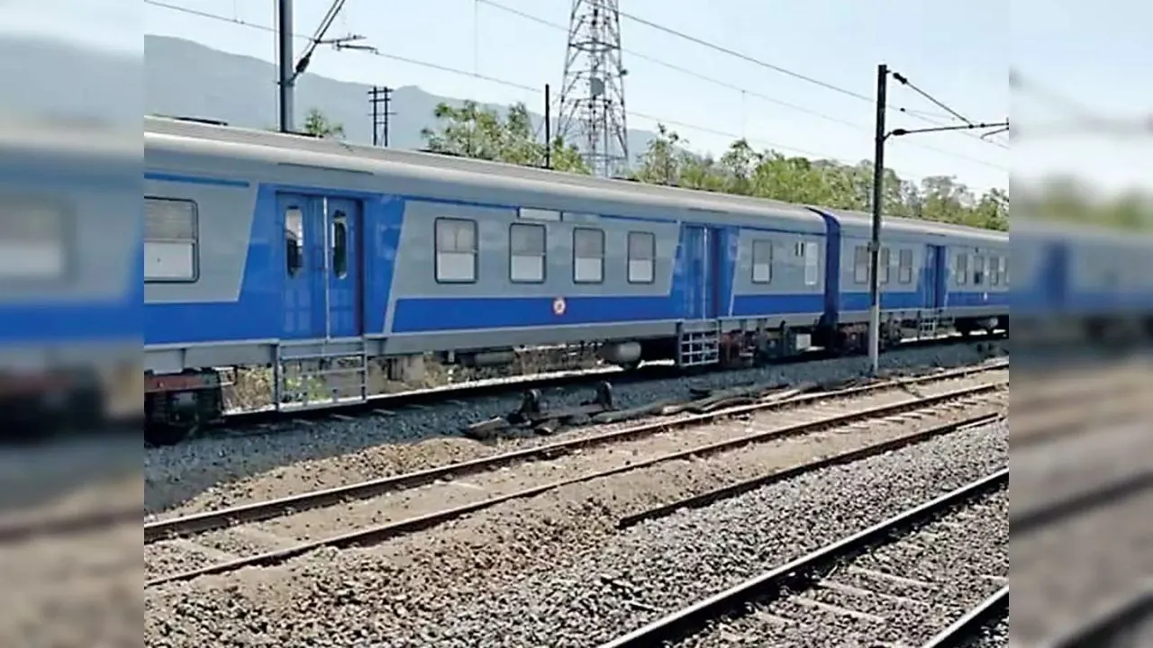 कानपुर से लखनऊ के बीच थ्री फेज मेमू चलाने की तैयारी, होंगे अत्याधुनिक कोच व टॉयलेट, स्टेशन से छूटते ही पकड़ेगी रफ्तार, लगेगा कम समय