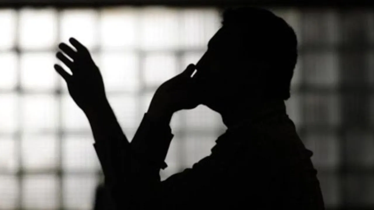 'सुलह कर लो वरना तुम्हारा भी वही हश्र होगा': Fatehpur में फरार हत्यारोपी दे रहा धमकी, पीड़ित परिजनों ने CM से लगाई ये गुहार...