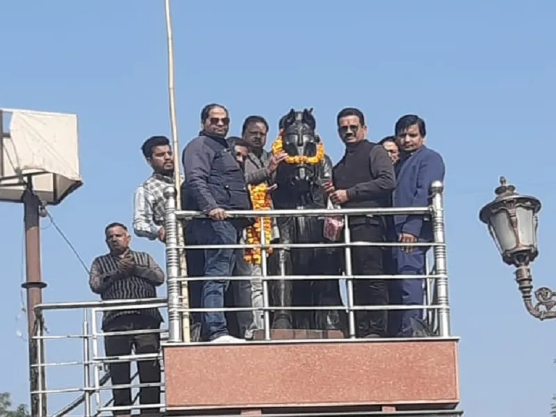 मुरादाबाद : पुण्यतिथि पर याद किए गए महाराणा प्रताप, प्रतिमा पर किया माल्यार्पण 