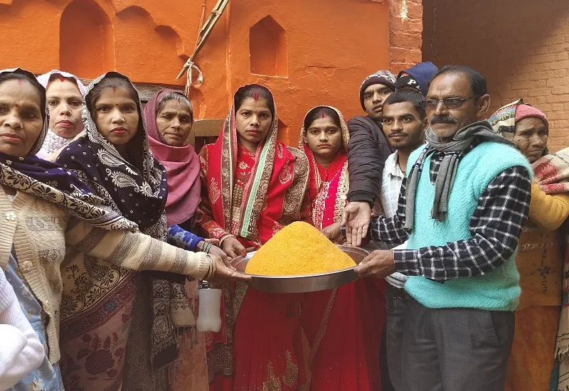 संभल में 46 साल बाद खुले प्राचीन मंदिर में श्रद्धालुओं ने चढ़ाया 11 किलो का लड्डू, लगाए जयकारे...माहौल हुआ भक्तिमय 