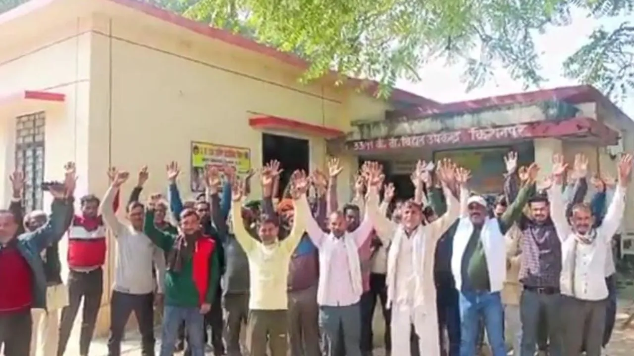 फतेहपुर में बिजली कटौती से परेशान उपभोक्ता: पावर हाउस का घेराव कर जमकर किया हंगामा, विद्युत विभाग पर लगाए ये आरोप