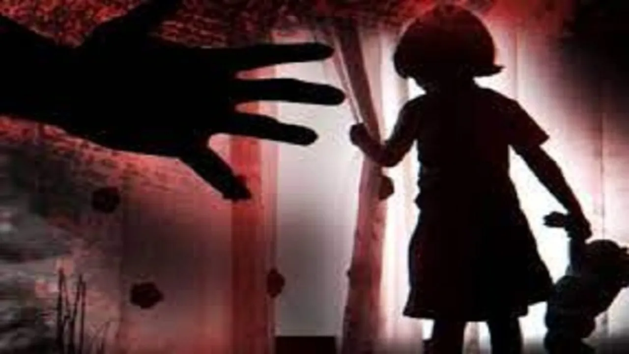 Etah News :  तीन साल की भतीजी से फूफा ने की घिनौनी हरकत : चॉकलेट दिलाने का झांसा देकर किया दुष्कर्म