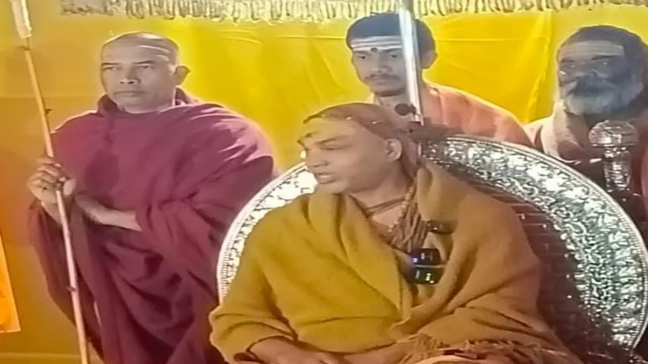 महाकुंभ 2025 :  शंकराचार्य स्वामी अविमुक्तेश्वरानंद सरस्वती ने मुलायम की मूर्ति लगने पर कसा तंज