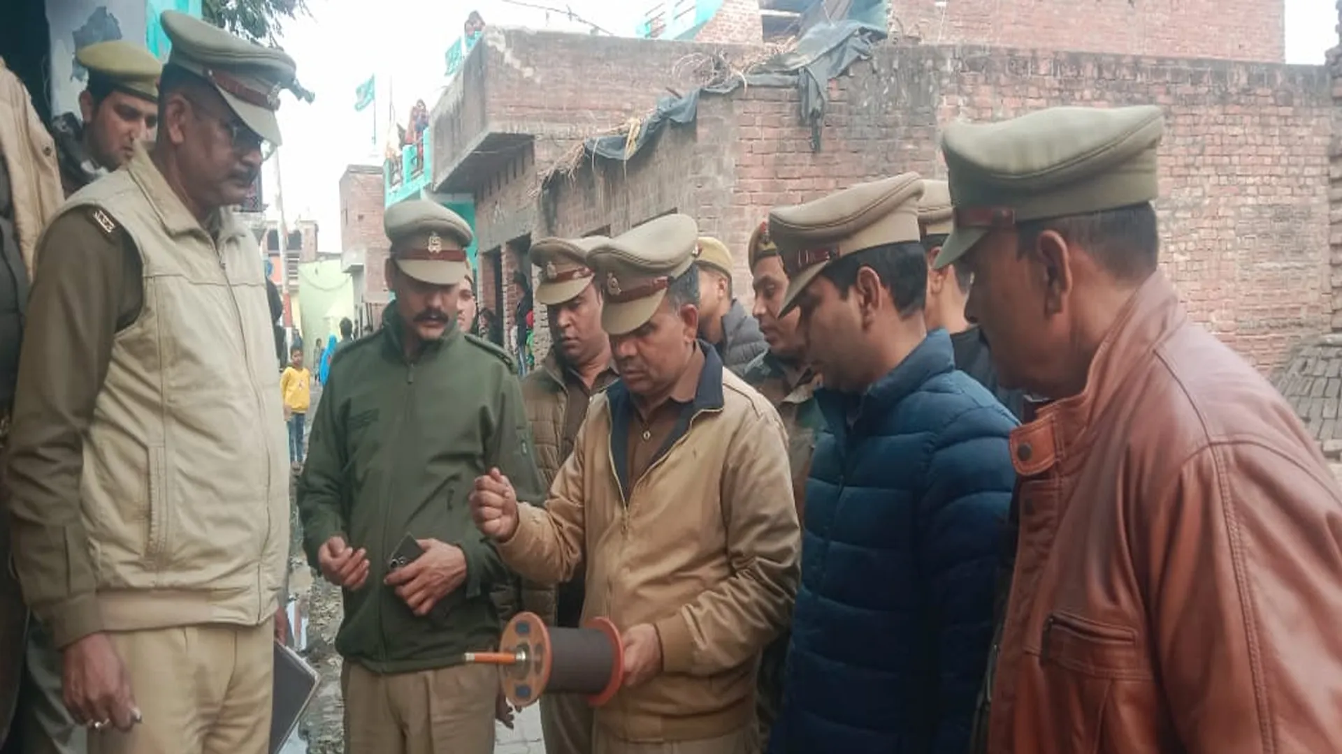 शाहजहांपुर: कातिल चाइनीज मांझे की तलाश में खंगाली दुकाने, बड़ी तादात में किया गया सीज