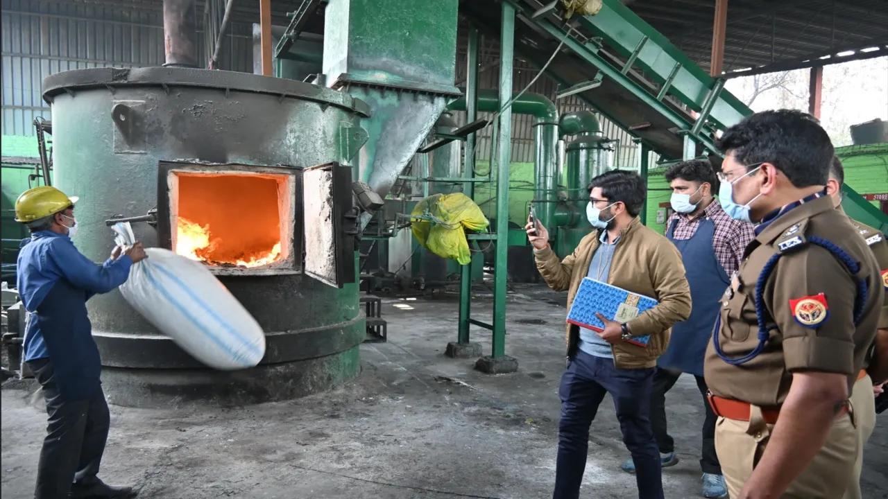 Barabanki News : 35 सालों से थानों में डंप मादक पदार्थों को कराया नष्ट