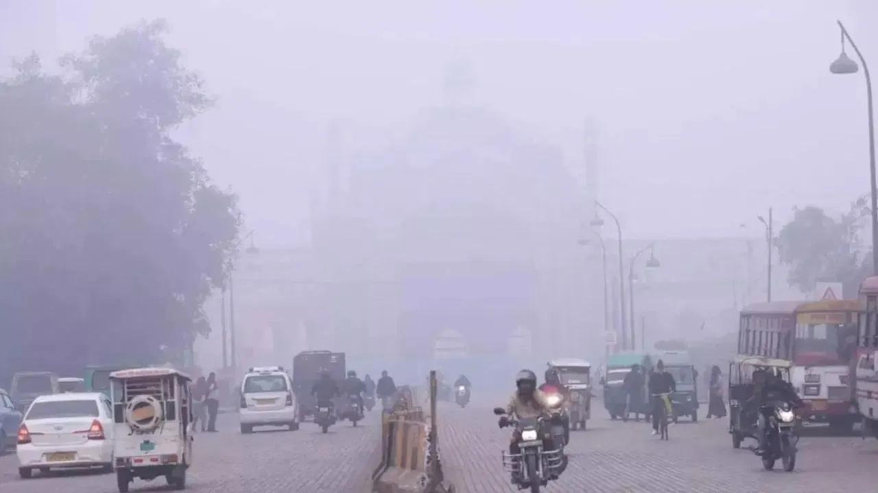 लखनऊ : हिमालयी क्षेत्रों से आ रही ठंडी हवाओं ने और गिराया तापमान