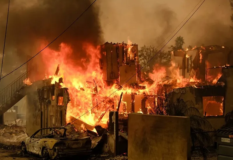 America: लॉस एंजिल्स में लगी भीषण आग में आठ हजार एकड़ क्षेत्र जलकर हुआ नष्ट, 28 लोगों की मौत 