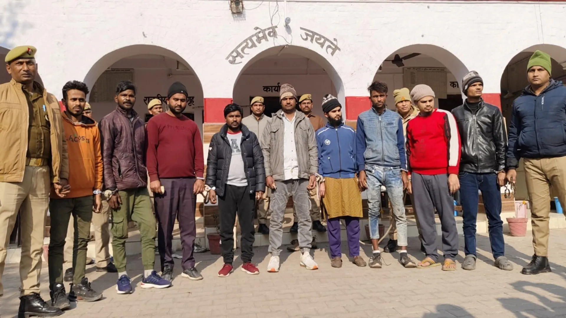 संभल हिंसा में शामिल नौ आरोपी पकड़े, अब तक 70 किए गए गिरफ्तार 