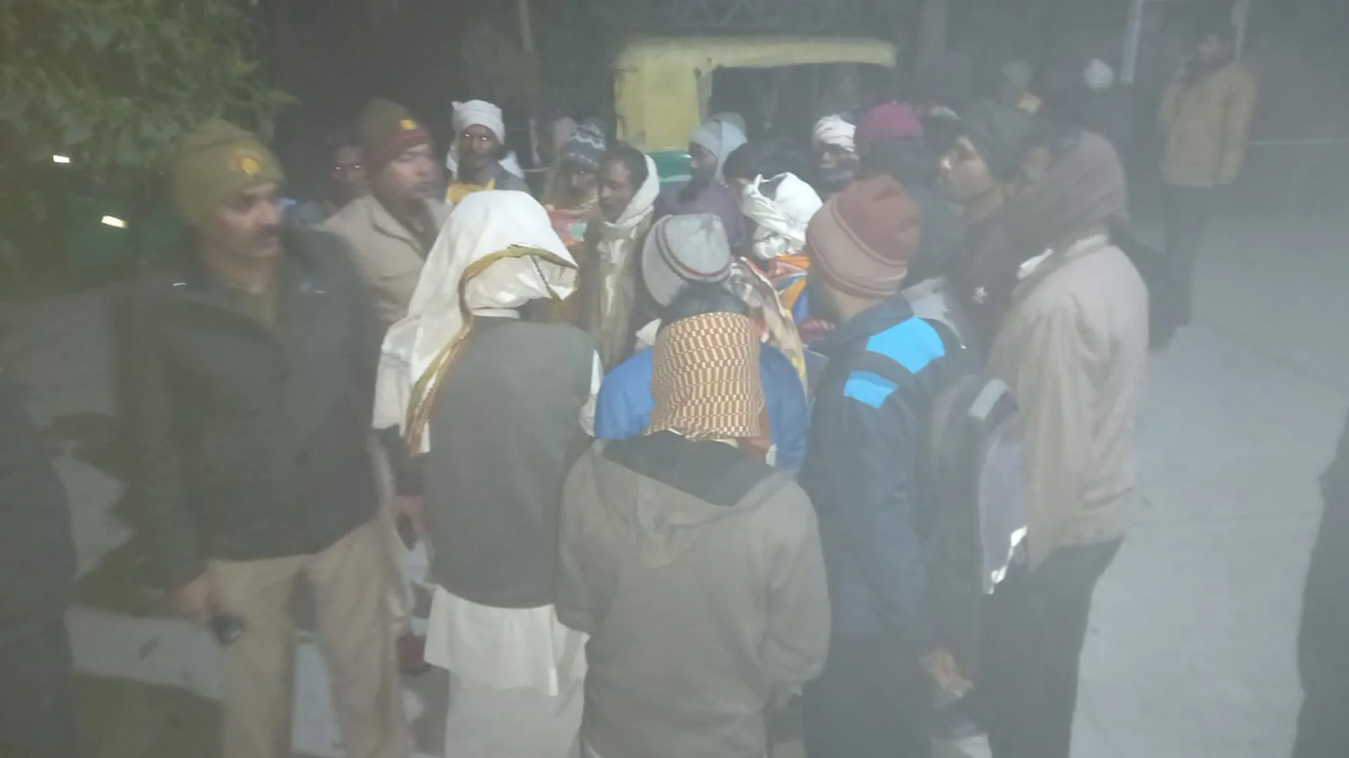 बदायूं: रिश्तेदारी से लौट रहे युवकों को वाहन ने मारी टक्कर, दो की मौत