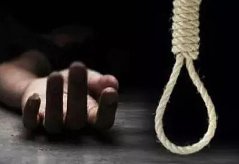मुरादाबाद : नर्सिंग की छात्रा ने किया सुसाइड, BJP के पूर्व महानगर अध्यक्ष के घर में लटका मिला शव