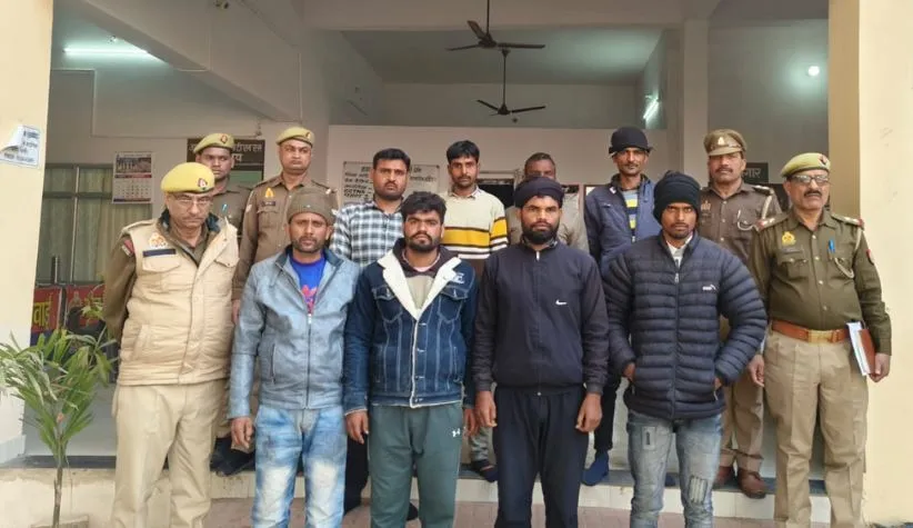 Bareilly: अवैध खनन पर कार्रवाई, 8 माफिया गिरफ्तार, 4 ट्रैक्टर-ट्रॉली और 1 जेसीबी सीज 