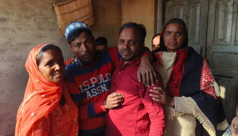 बरेली: जम्मू में बिछड़ा...अब 22 साल बाद परिवार से मिला छोटन, कैसे काटे रात-दिन? मां को देख रो पड़ा