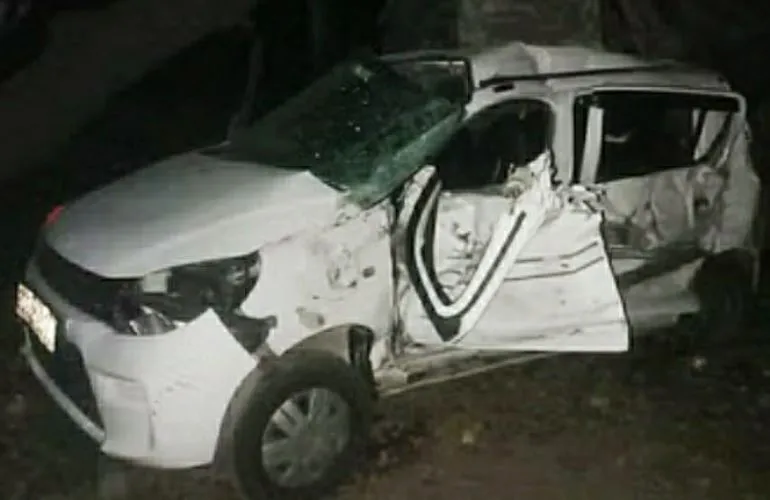लखीमपुर खीरी: अज्ञात वाहन की टक्कर से कार सवार तीन युवकों की मौत, एक घायल