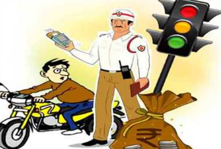 Bareilly: सरकारी कर्मचारियों के भी कट गए चालान, बिना हेलमेट पहुंचे थे कार्यालय