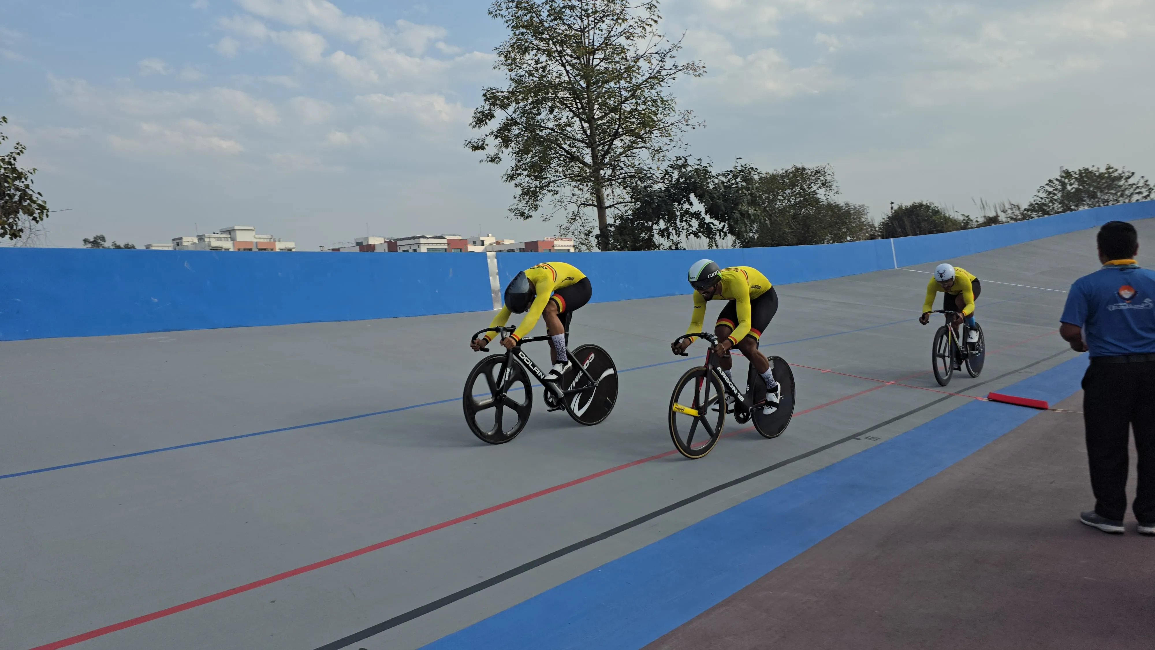 4 हजार मीटर ट्रैक साइकिलिंग में एसएससीबी के दिनेश ने जीता गोल्ड 