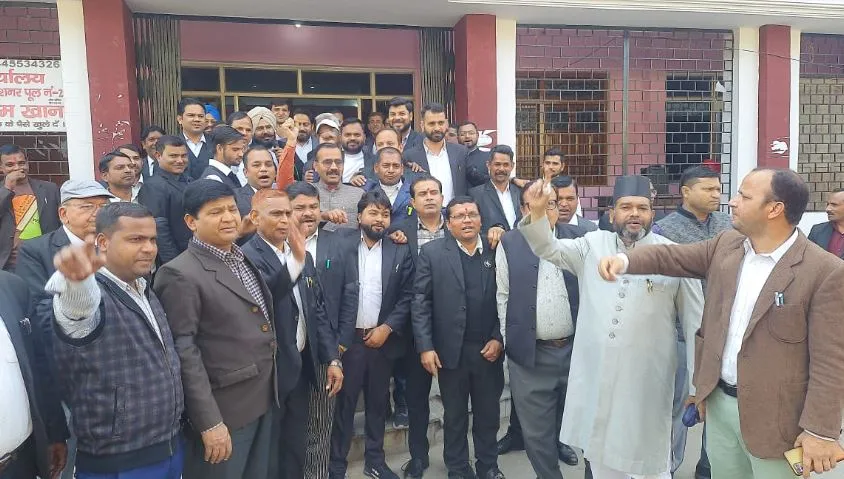 रामपुर: एडवोकेट एक्ट के विरोध में अधिवक्ता न्यायिक कार्य से रहे विरत