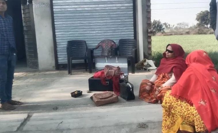 लखीमपुर खीरी: शहर और मैगलगंज के दो घरों के ताले तोड़कर लाखों की चोरी, रिपोर्ट दर्ज