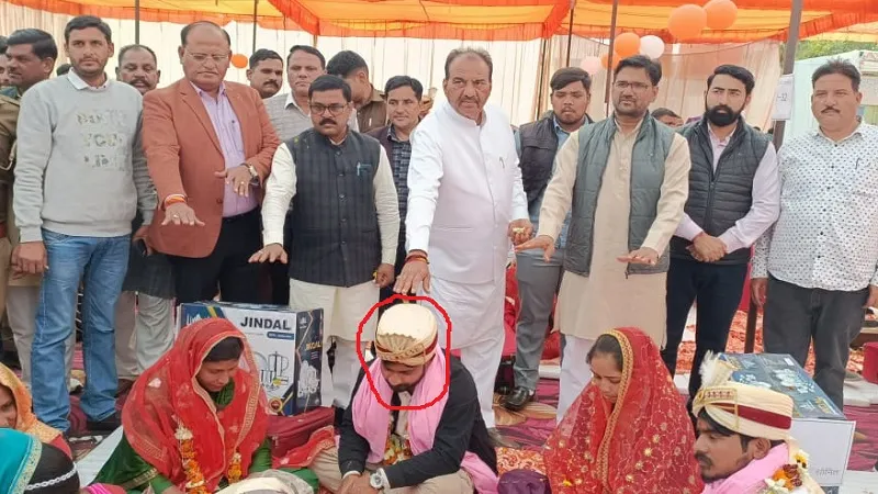 अमरोहा : मुख्यमंत्री सामूहिक विवाह में तीन बच्चों का पिता बना दूल्हा, शादी की रस्में भी निभाई...पता चलने पर उड़े अधिकारियों के होश
