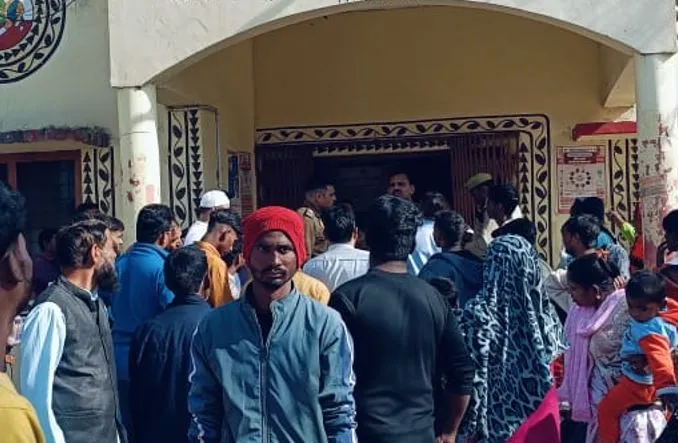 Bareilly: अस्पताल में लापरवाही करने पर नवजात की मौत, परिजनों ने किया हंगामा