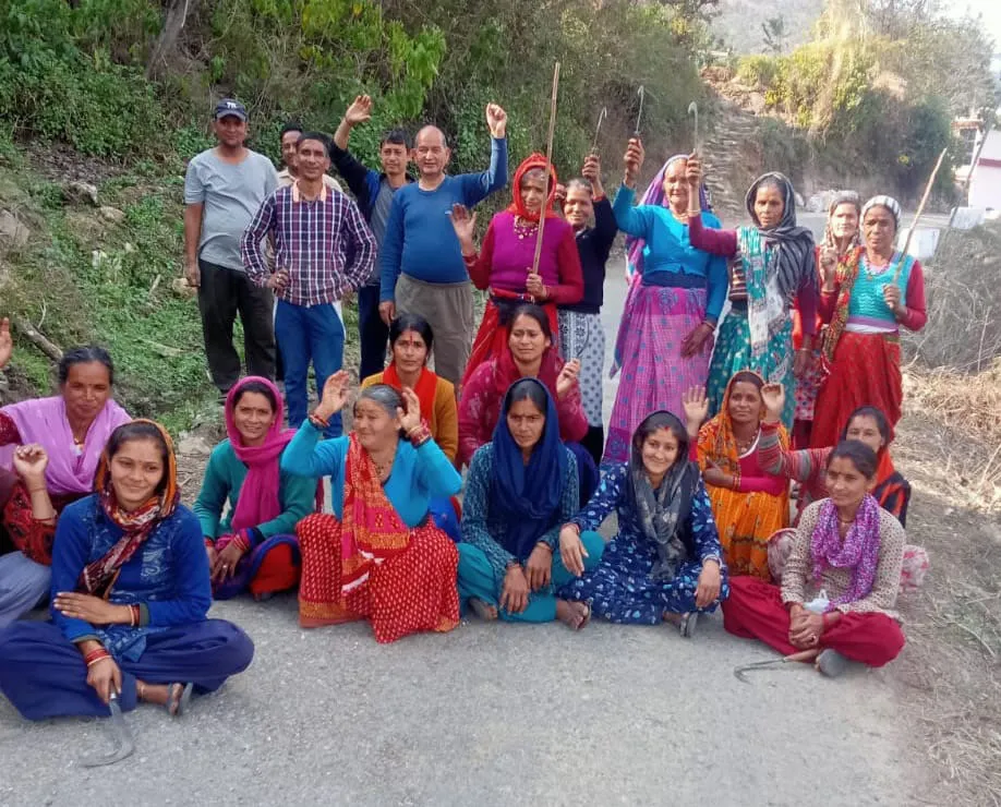 रेलवे लाइन के सर्वे को पहुंची टीम को ग्रामीणों ने भगाया