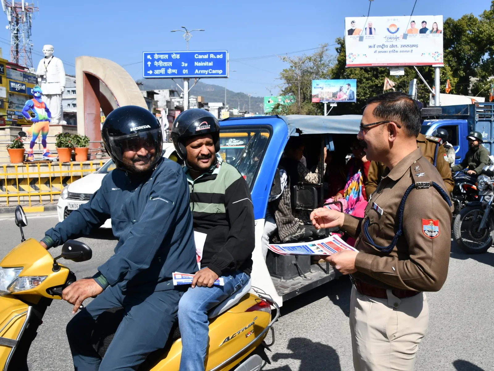 पुलिस ने रैली निकालकर यातायात के प्रति किया जागरूक   