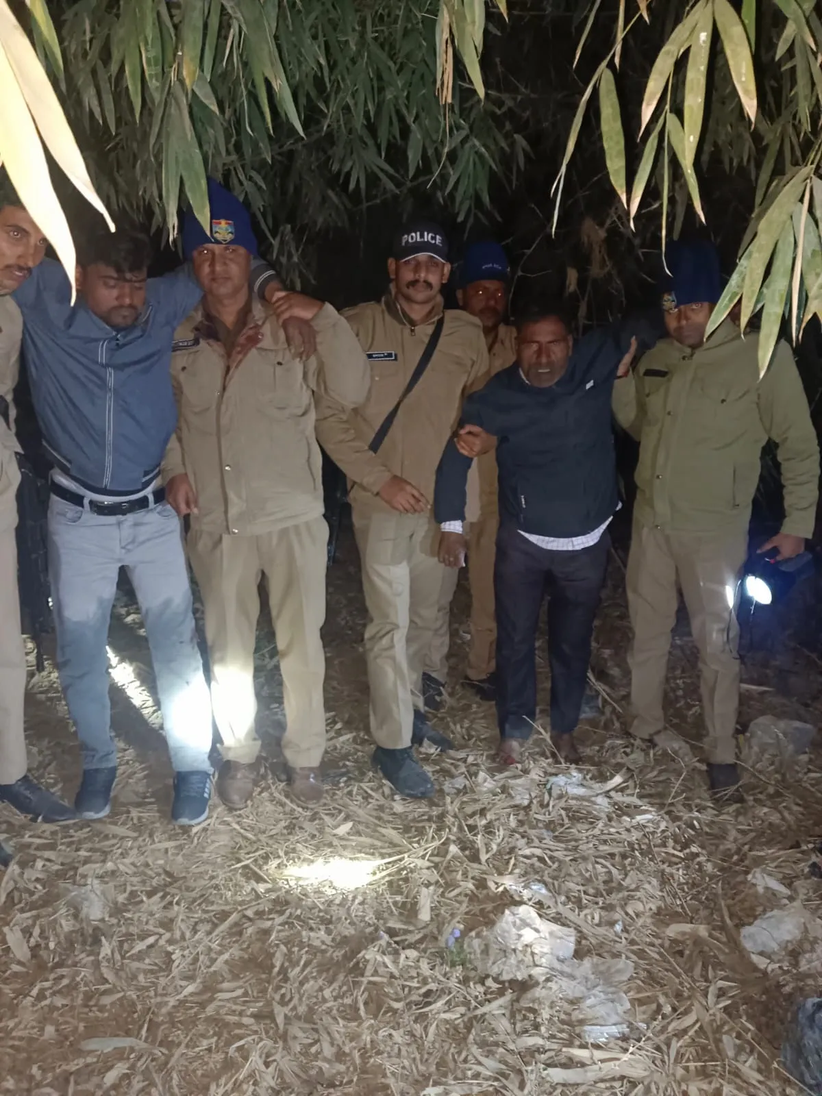 पुलिस मुठभेड़ में लूटपाट के आरोपी अली-जुबैर घायल   