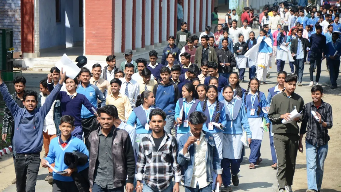 Bareilly: पहले दिन यूपी बोर्ड के 6002 विद्यार्थियों ने छोड़ी हिंदी की परीक्षा, CCTV से हुई  निगरानी