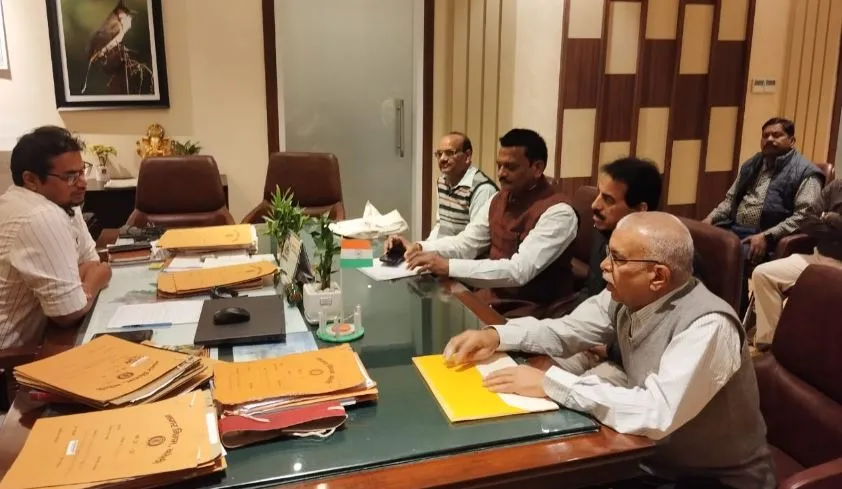 बरेली: हाउस टैक्स के बिलों में गड़बड़ियों से लोगों का पारा हुआ हाई, नगर निगम में प्रदर्शन