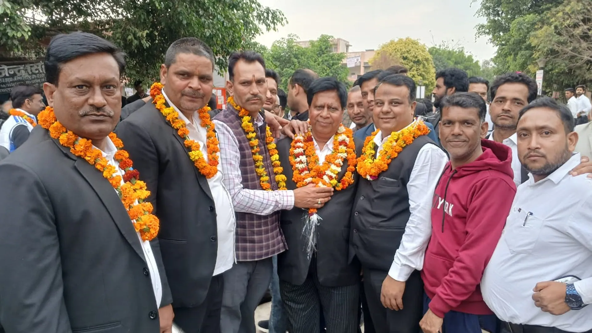 कासगंज: गिरजा शंकर दुबे बने बार एसोसिएशन के अध्यक्ष, मौरध्वज को 29 वोटो से हराया