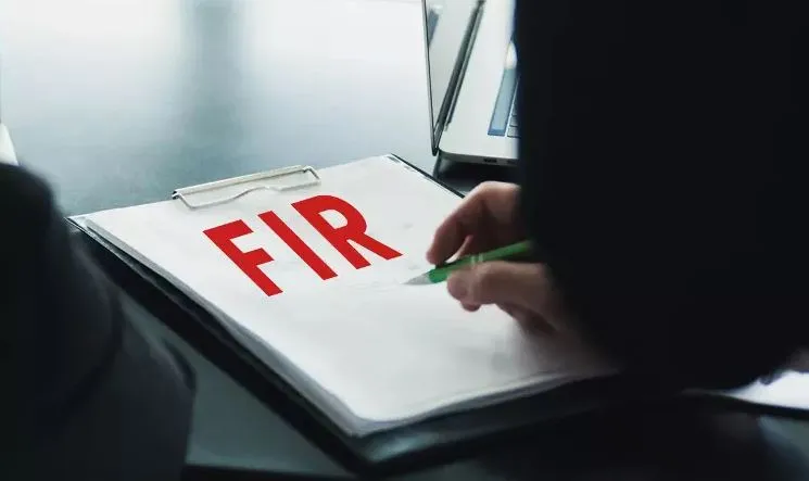 Bareilly: चौकी इंचार्ज के सस्पेंड के बाद हरकत में आई पुलिस, मकान पर कब्जे के मामले में FIR दर्ज