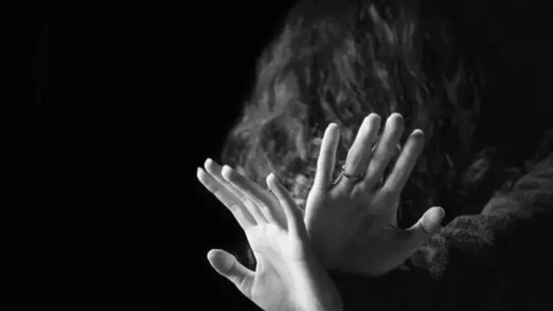 शाहजहांपुर: युवती को घर से उठाकर ले गए दबंगों ने कमरे में किया बंद, छेड़छाड़ का आरोप